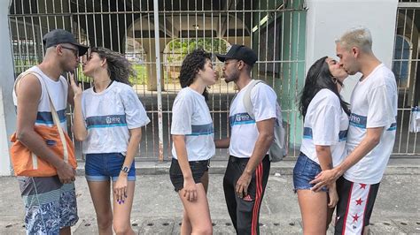 meninas se beijando|BAILE DO BEIJO DA HOUSE 019 